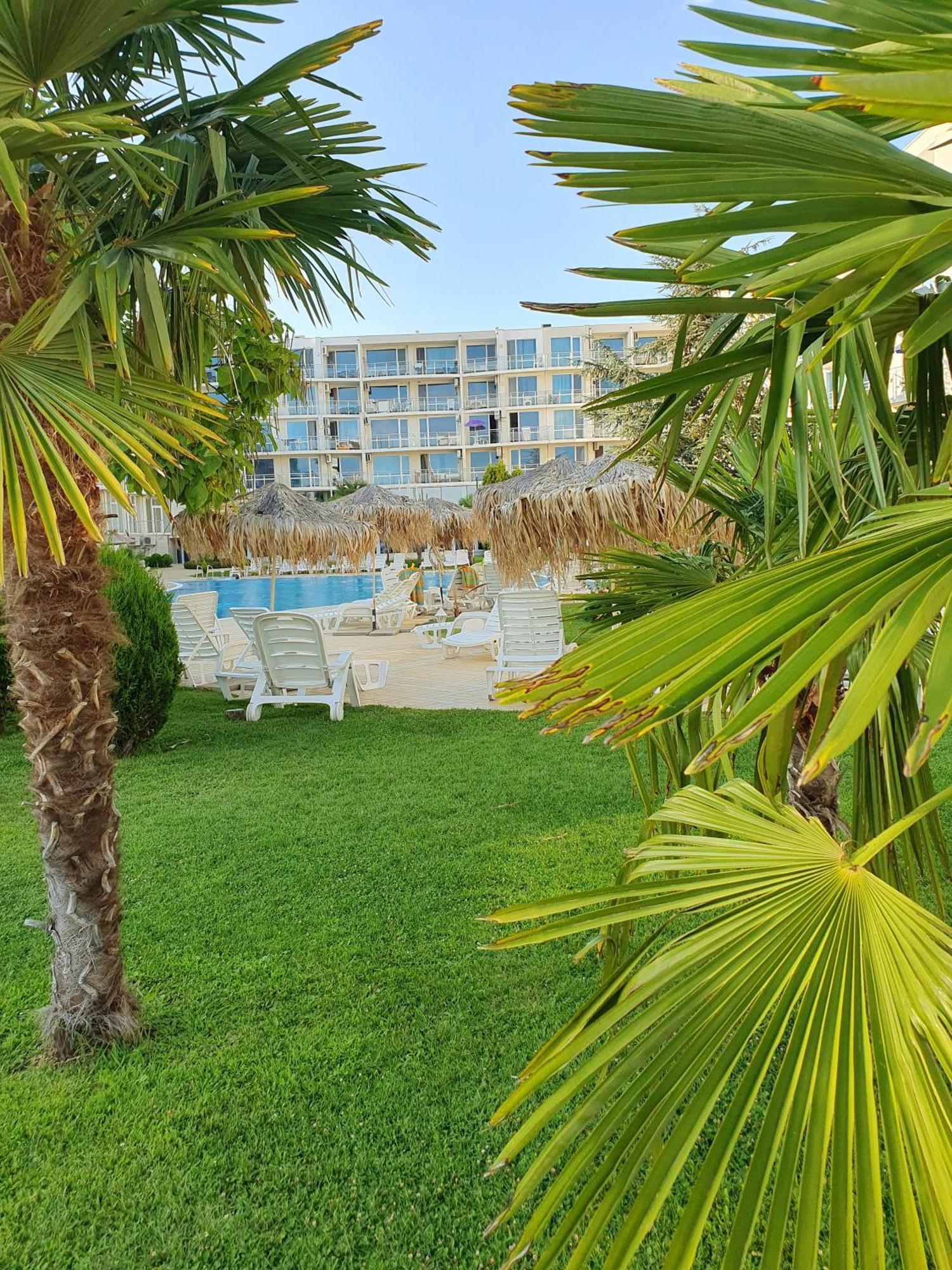 Elena'S Lux Aparthotel - Town & Sea View - Atlantis Spa Сарафово Экстерьер фото