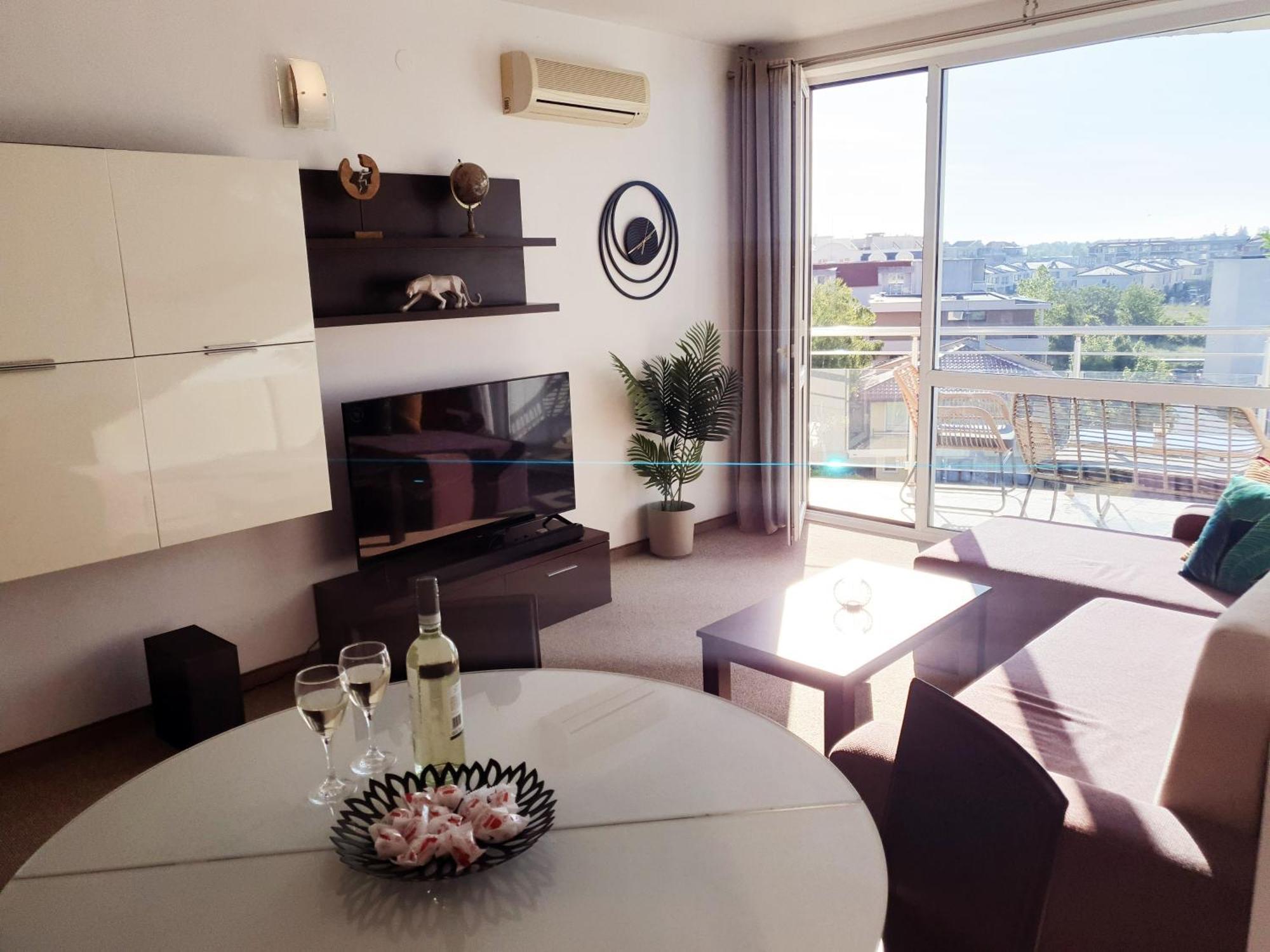 Elena'S Lux Aparthotel - Town & Sea View - Atlantis Spa Сарафово Экстерьер фото